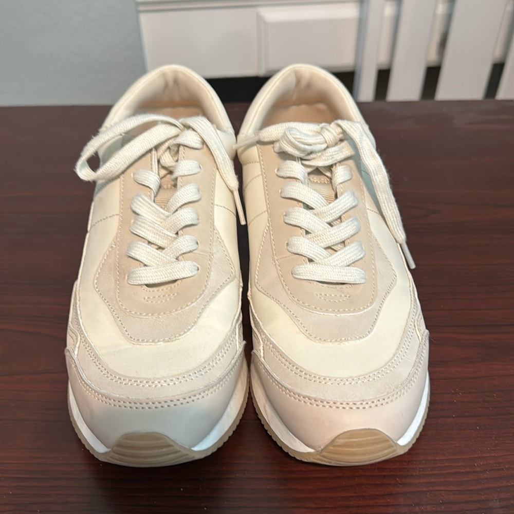 Universal Thread Cream White and Tan Women's Sneakers